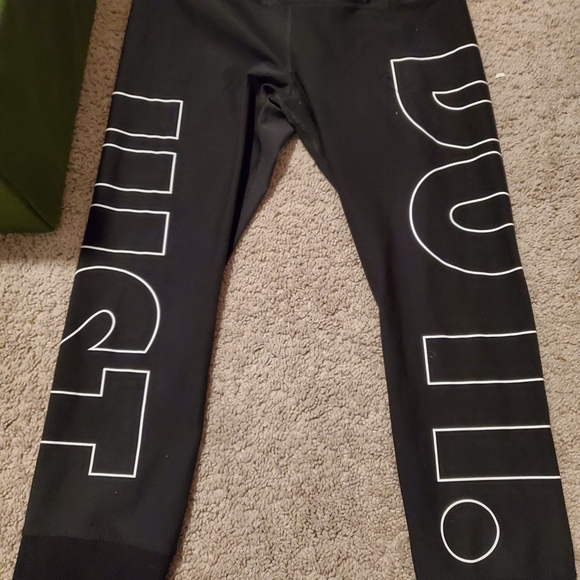 Nike Just Do It Printed Cropped Leggings - Picture 2 of 6
